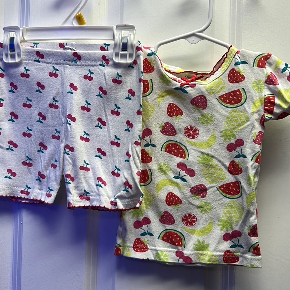 Cutie pie dreamers size 24 months pajama set excellent condition